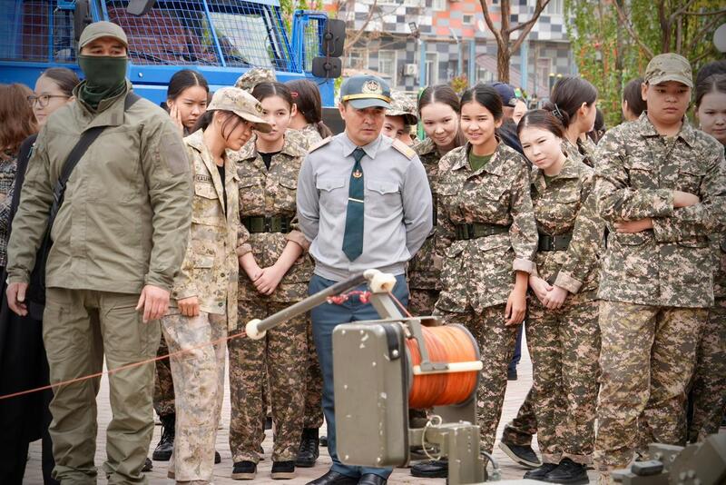 БЕЗОПАСНАЯ ШКОЛА: В ШЫМКЕНТЕ 500 ШКОЛЬНИКОВ ВСТРЕТИЛИСЬ С ГЛАВОЙ ПОЛИЦИИ