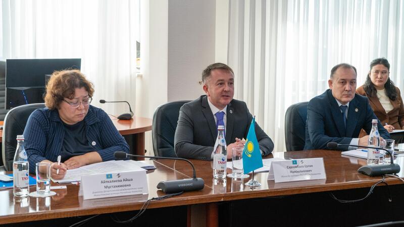 Министр юстиции РК Ерлан Сарсембаев встретился с делегацией Суда Евразийского экономического союза (ЕАЭС)