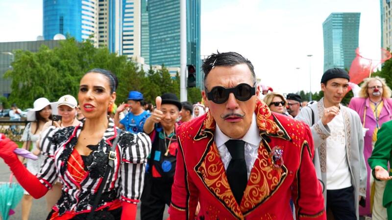 В Астане прошел парад клоунов с участием артистов из разных стран