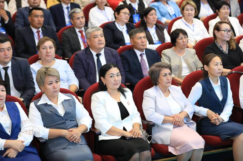 Свыше 15 тысяч педагогов приняли участие в традиционной августовской конференции учителей