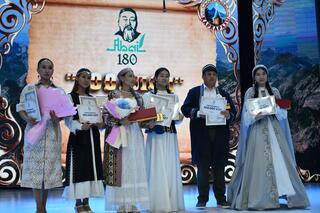 «100 стихотворений»: в Карагандинской области выбрали лучших чтецов произведений Абая