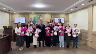 Ко Дню Республики многодетным матерям в Астане вручили государственные награды