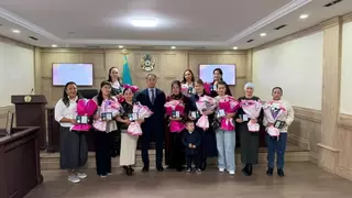 Ко Дню Республики многодетным матерям в Астане вручили государственные награды