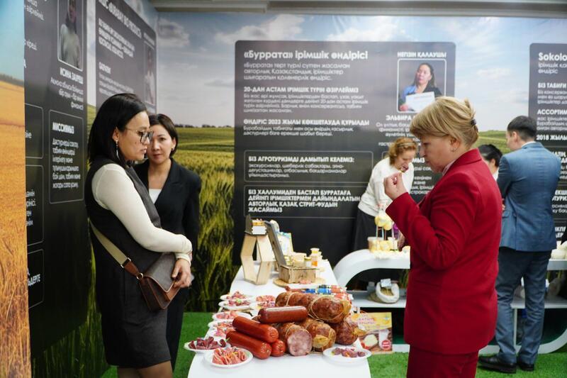 Лучшие предприниматели Акмолинской области представили продукцию на выставке, посвященной Дню сельхозработников