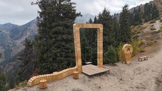 Алматы маңындағы Фурманов шыңында аңызға айналған әткеншек қайта ашылды