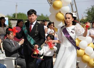 В ТУРКЕСТАНЕ ШКОЛЫ ОКОНЧИЛИ 3069 ВЫПУСКНИКОВ