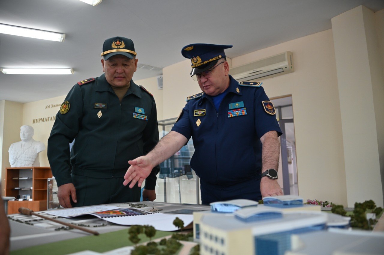 В Астане заместитель министра обороны проверил ход приемной кампании в военном колледже
