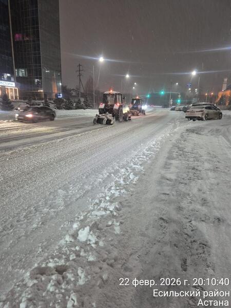 Более 1 600 единиц спецтехники задействовано в снегоуборочных работах в Астане