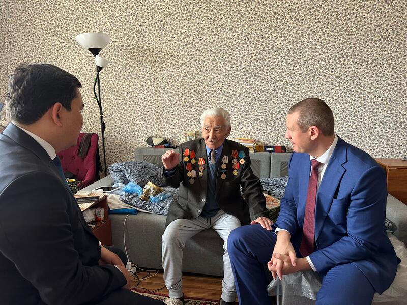 Труженику тыла Теңдік Изақову принесли извинения и выразили благодарность за многолетний труд