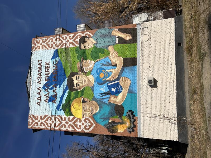 «Таза Қазақстан», «Заң және Тәртіп», «Адал Азамат»: в Жетісу создали тематические муралы