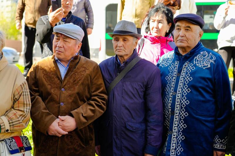 Мемориальную доску открыли в Астане в честь ветерана Великой Отечественной войны