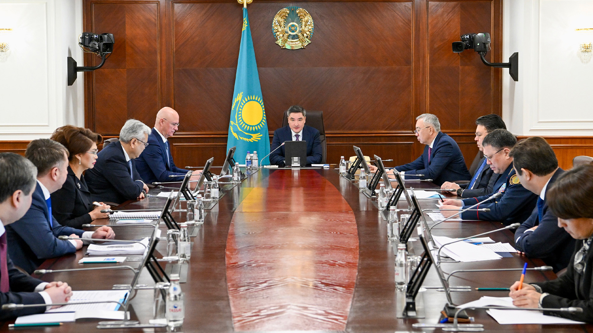 Олжас Бектенов провел совещание по вопросу организации разъяснительной работы в контексте обсуждения проекта новой Конституции
