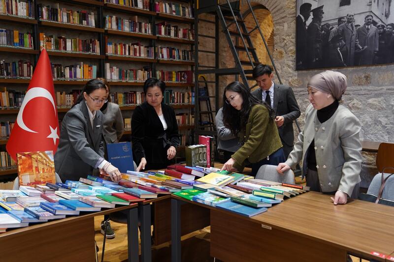В крупнейшей библиотеке Стамбула впервые открылся научно-литературный уголок Казахстана