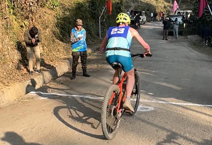 Армейские спортсмены завоевали бронзу в международном состязании по дуатлону в Индии