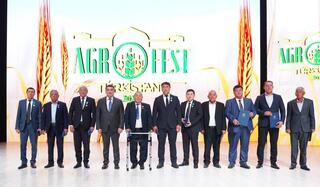 В ТУРКЕСТАНСКОЙ ОБЛАСТИ ПОЧЕТНЫМИ ЗНАКАМИ ОТМЕТИЛИ РАБОТНИКОВ СЕЛЬСКОГО ХОЗЯЙСТВА