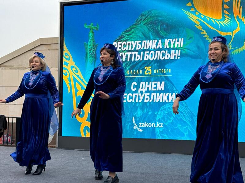 В честь Дня Республики в районе «Сарыарка» Астаны прошел праздничный флешмоб