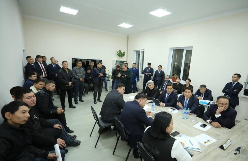 Нурдаулет Килыбай принял жителей Тупкараганского района по личным вопросам