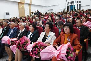 Аким Алматинской области Марат Султангазиев поздравил педагогов региона с профессиональным праздником