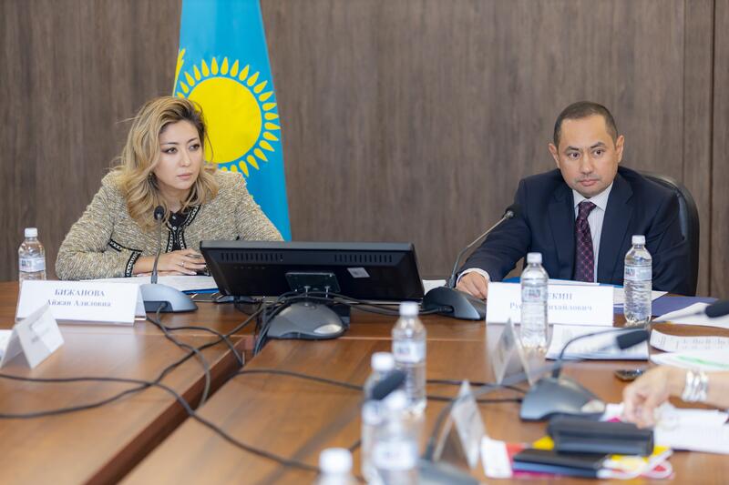 Биржевая торговля и маркировка лекарств в центре обсуждения