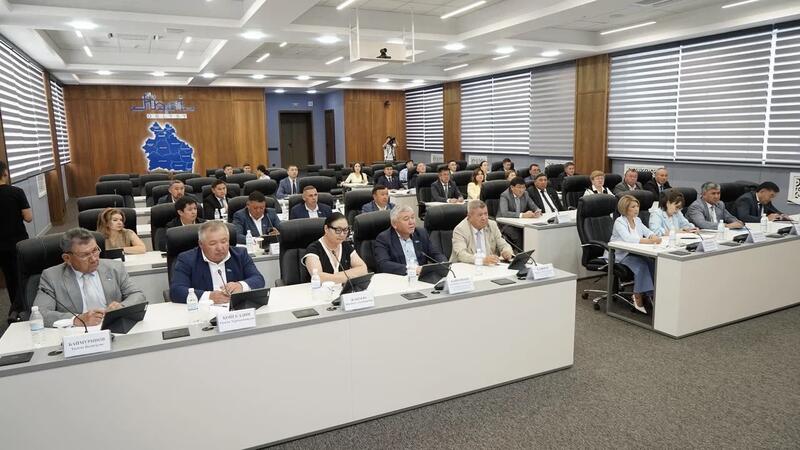 В СЕМЕЕ ПОСТРОЯТ ШКОЛУ BINOM НА 1400 МЕСТ: ДЕПУТАТЫ МАСЛИХАТА ПОДДЕРЖАЛИ РЕАЛИЗАЦИЮ ПРОЕКТА