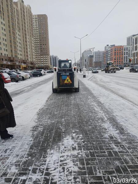 В Астане на снегоуборочные работы вывели более 1,7 тыс. единиц спецтехники