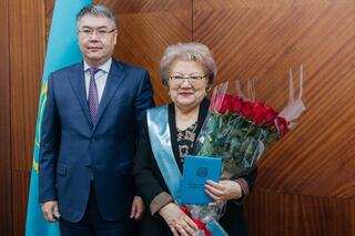 Звание «Почетный гражданин Атырауской области» присвоено Кариме Сахарбаевой
