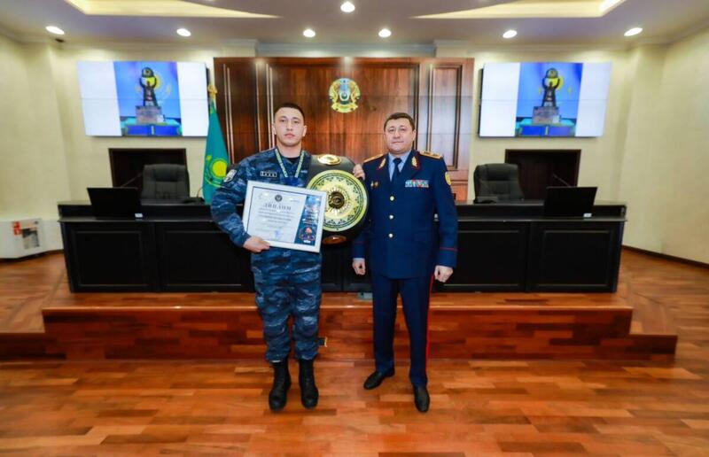 Сотрудник столичного ДП завоевал золотой пояс на турнире “Полиция Барысы”