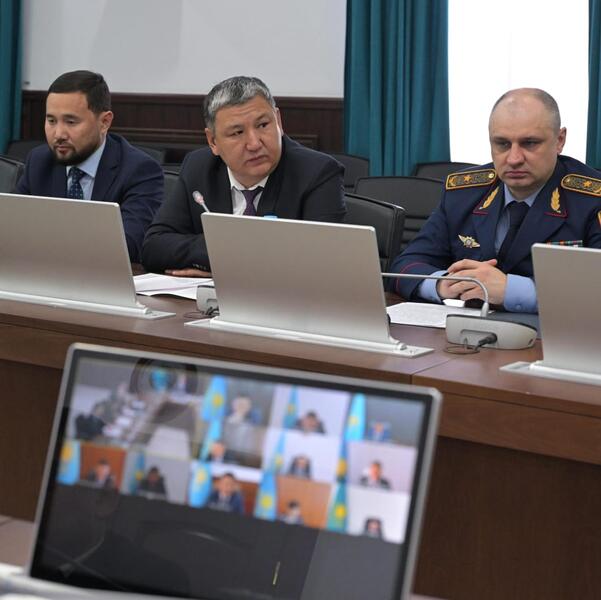 В Павлодарской области обсудили реализацию проектов по ремонту и строительству дорог в 2026 году