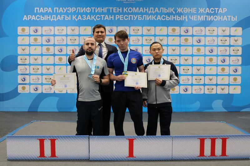 Спортсмены Астаны завоевали несколько медалей на чемпионате страны по пара пауэрлифтингу