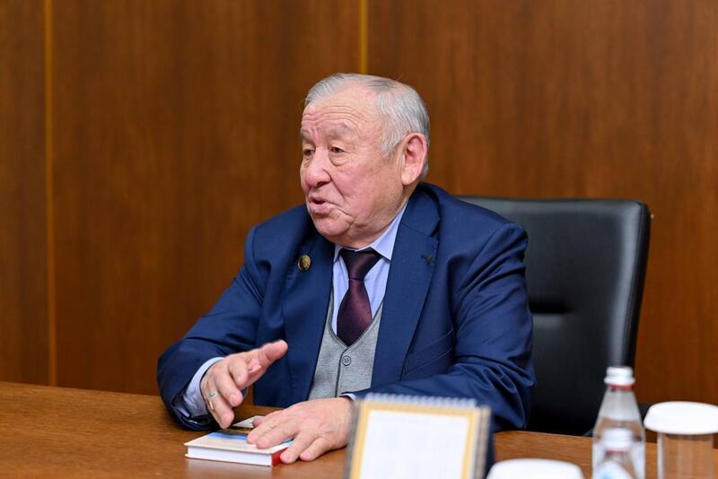 Аким области встретился с обладателем государственной стипендии в сфере культуры Төлегеном Жангалиевым