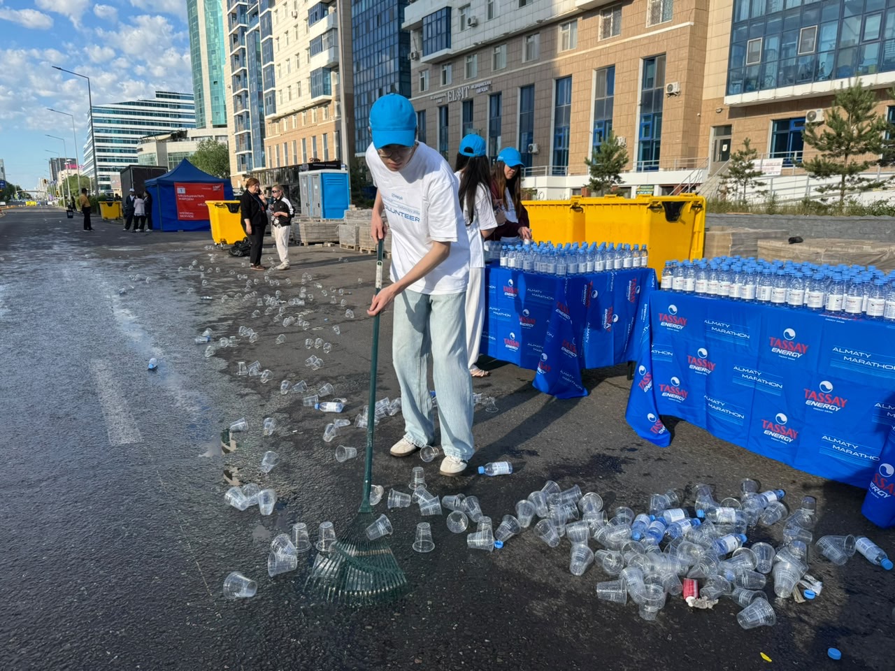 Участники Astana Half Marathon провели плоггинг в поддержку акции «Таза Қазақстан»