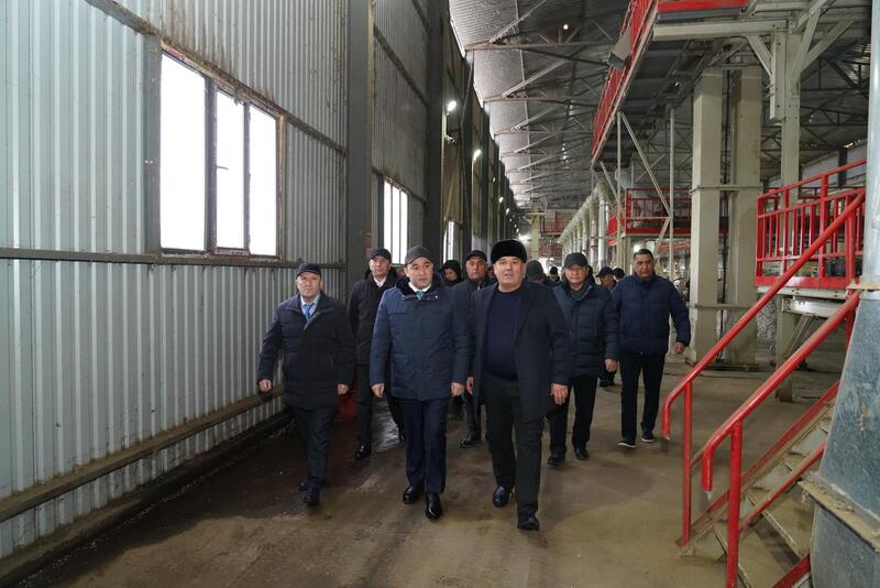 ТУРКЕСТАН: НУРАЛХАН КУШЕРОВ ОЗНАКОМИЛСЯ С РАБОТОЙ ХЛОПКОПЕРЕРАБАТЫВАЮЩИХ ПРЕДПРИЯТИЙ В МАКТААРАЛЕ