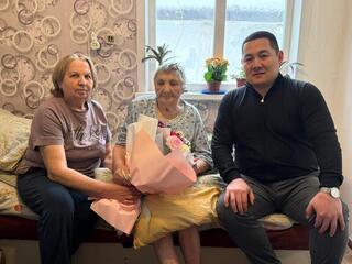 В Астане 103-летняя труженица тыла проголосовала на референдуме