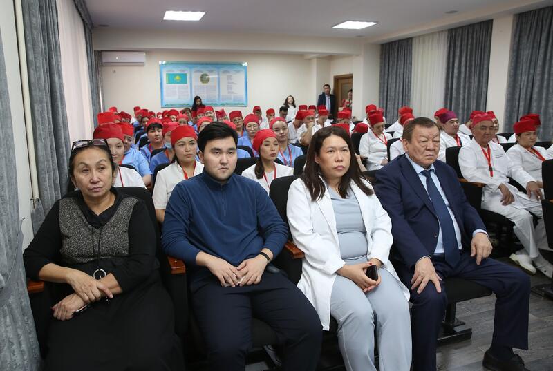 В Алматы состоялась диалоговая площадка с медицинскими работниками по вопросам конституционных изменений