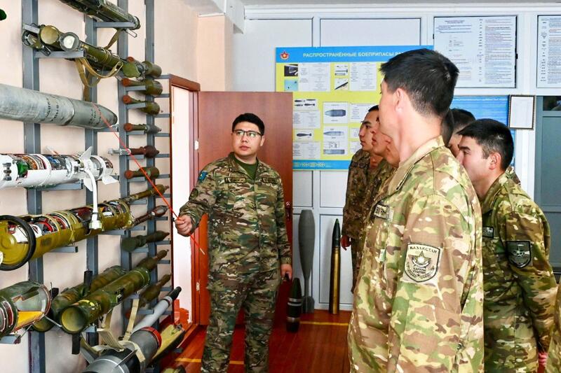 Ключевой этап боевой подготовки: военнослужащие Вооруженных Сил Казахстана приступили к подготовке по специальности