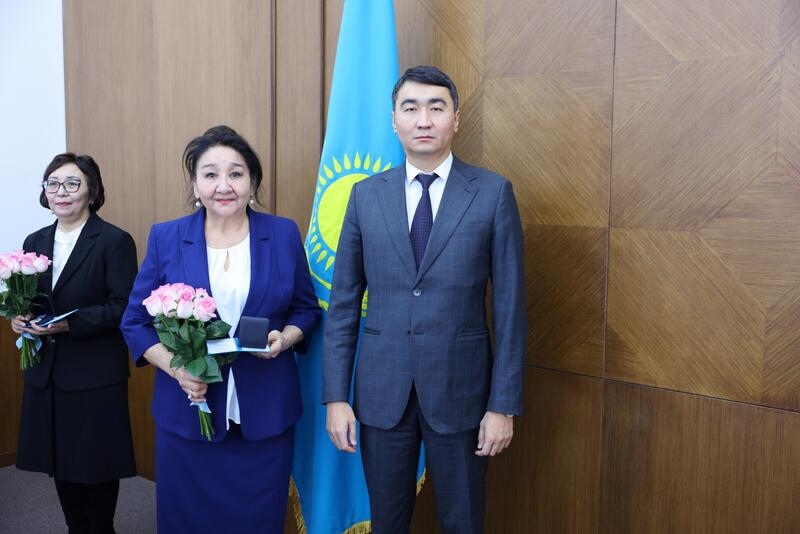 ЛУЧШИЕ РАБОТНИКИ СФЕРЫ ЗДРАВООХРАНЕНИЯ БЫЛИ НАГРАЖДЕНЫ