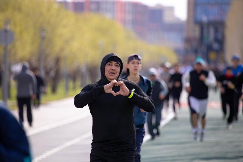 «Таза Қазақстан»: около 1200 человек приняли участие в акции по уборке территории на открытии бегового сезона в Астане