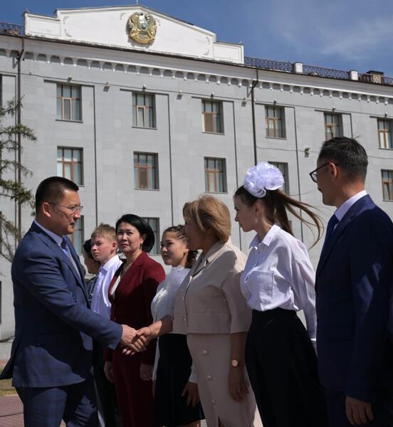 Подарок тем, кто дарит заботу: передача новых автомобилей учреждениям для детей-сирот и оставшихся без попечения родителей