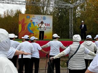 Праздничное мероприятие ко Дню пожилых людей провели в столичном парке 
