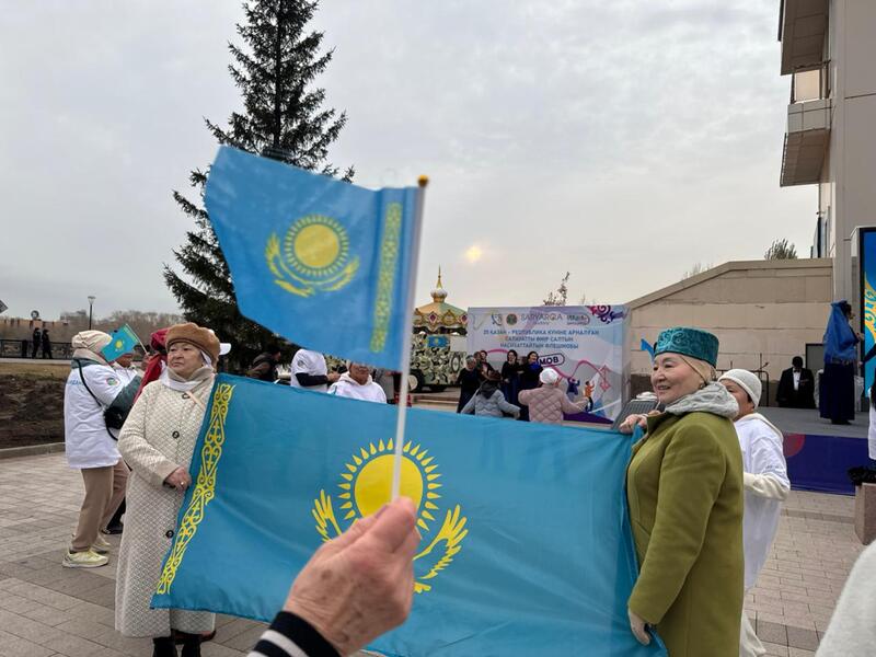 В честь Дня Республики в районе «Сарыарка» Астаны прошел праздничный флешмоб