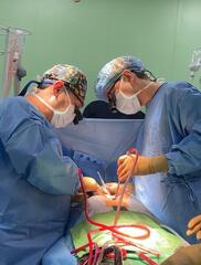 Пять часов на грани: алматинские хирурги спасли пациента с разрывом аорты