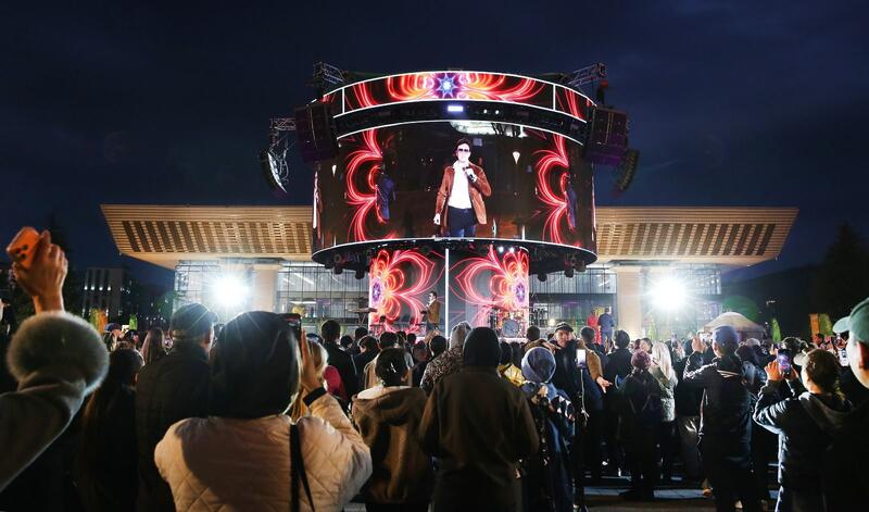 Площадь Абая остается центром праздничной атмосферы Наурыза в Алматы