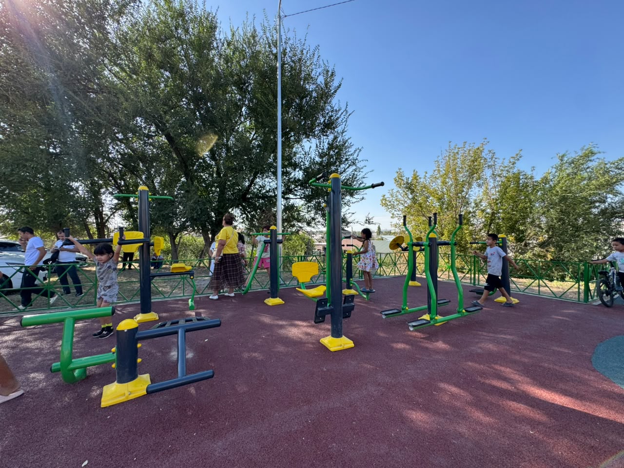 В ЖАНАТАЛАПЕ ОТКРЫЛАСЬ НОВАЯ ДЕТСКАЯ ПЛОЩАДКА