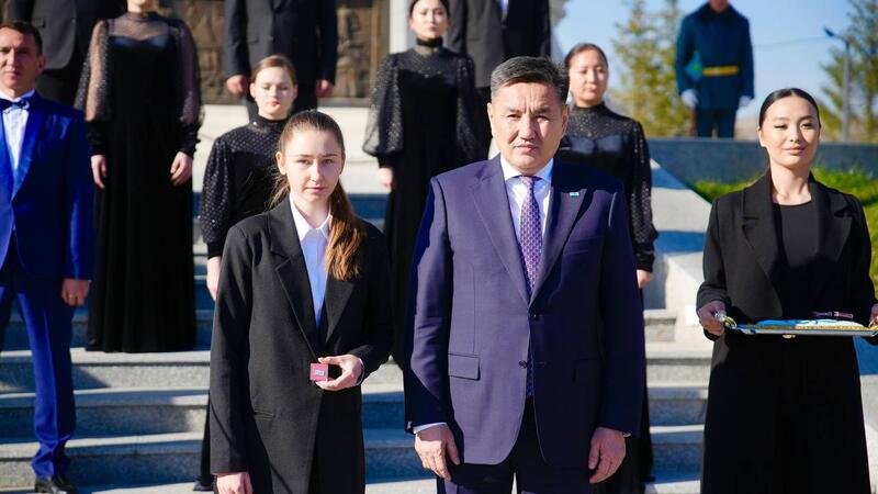 В ВКО прошла церемония поднятия Государственного флага