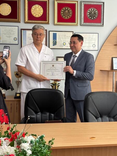 ВРАЧАМ ЦГКБ ВРУЧИЛИ ГРАМОТЫ ЗА ВКЛАД В РАЗВИТИЕ ТРАНСПЛАНТОЛОГИИ