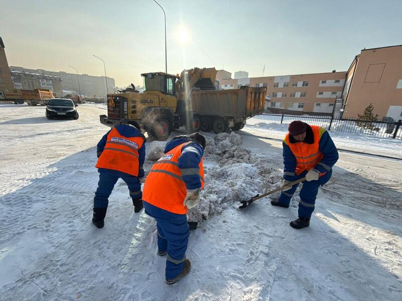 Более 3 000 дорожных рабочих заняты в снегоуборочных работах в Астане