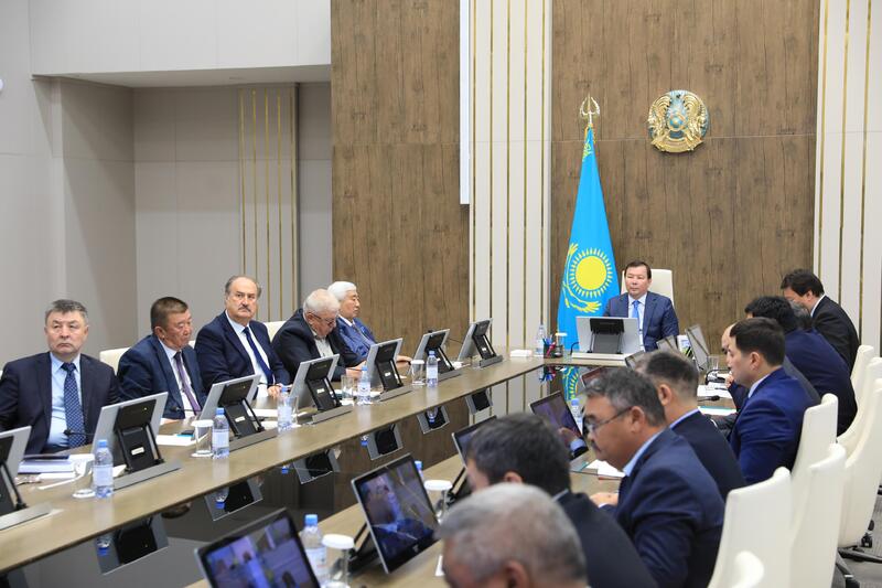 Премьер-министр Олжас Бектенов провел республиканское совещание по завершению весенне-полевых работ и развитию агропромышленного комплекса
