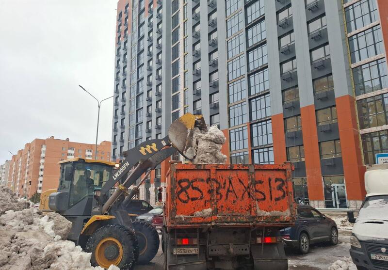 Почти 3 000 коммунальщиков задействованы в работах по уборке снега и наледи в столице