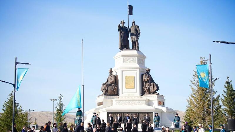 В ВКО прошла церемония поднятия Государственного флага