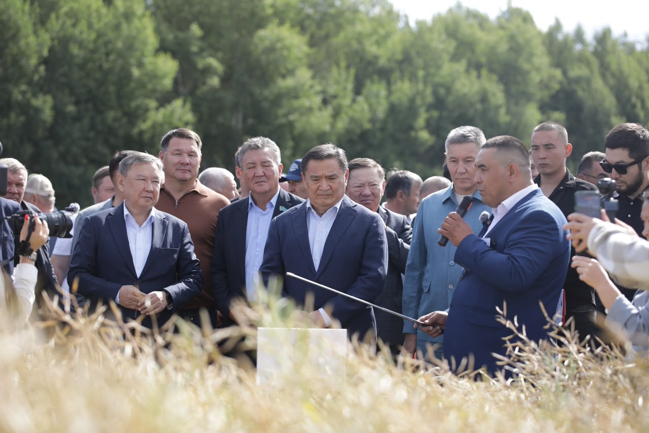 Марат Ахметжанов ознакомился с ходом уборочной кампании в ТОО «Журавлевка-1»